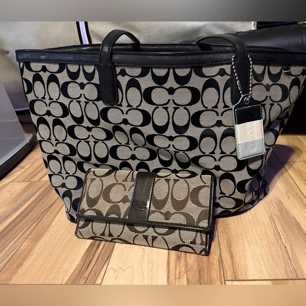 Coach purse and wallet